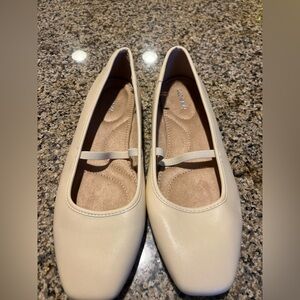 Old Navy Cream Women's Flats